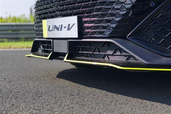 同价位的性能天花板 试驾长安UNI-V 2.0T