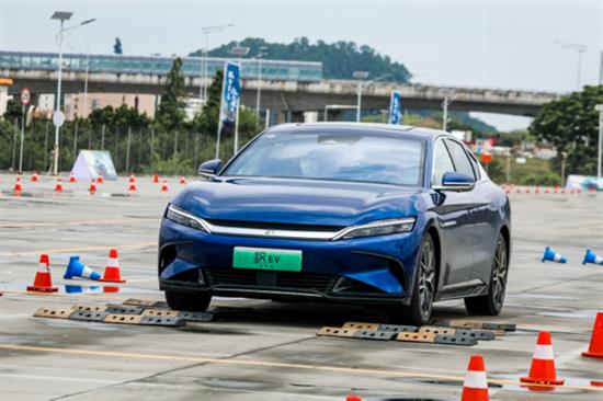 续航715km加速3.9s 汉EV创世版试驾体验