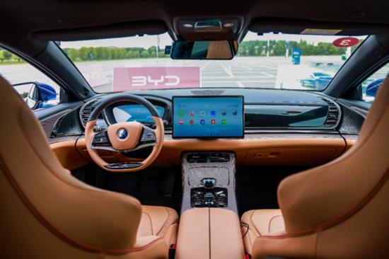续航715km加速3.9s 汉EV创世版试驾体验