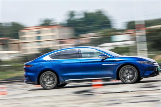 续航715km加速3.9s 汉EV创世版试驾体验