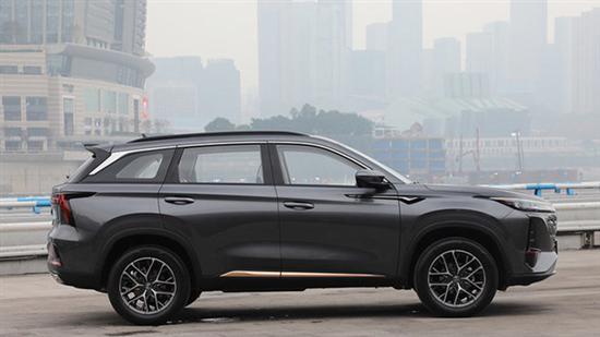 第二代长安CS75PLUS再进化 入门就豪华