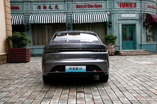 两个“第一” 实车体验比亚迪驱逐舰05